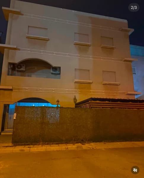 للبيع بيت في منطقة مبارك الكبير قطعة 2