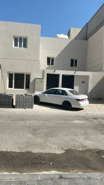 للبيع بيت في المنقف ق3