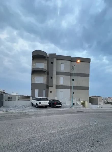 للبيع شقة فى شالية فى صباح الاحمد البحرية