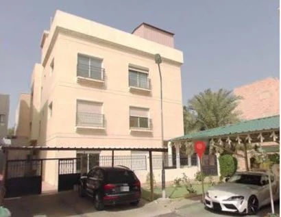 للبيع بيت في مبارك الكبير ق 5 