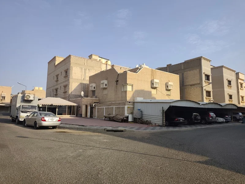 للبيع بيت حكومة في العدان قطعة 4