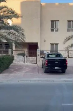 للبيع بيت في الزهراء قطعة 6