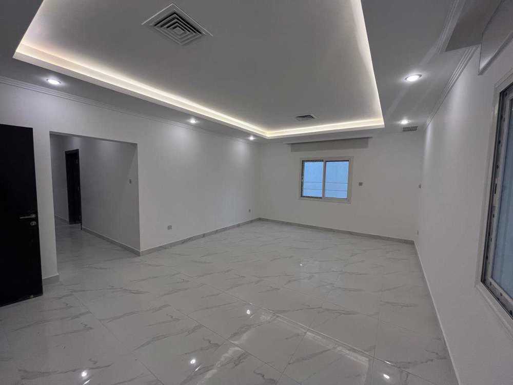 شقة جديدة للايجار في غرب عبدالله  المبارك ، قطعة -7