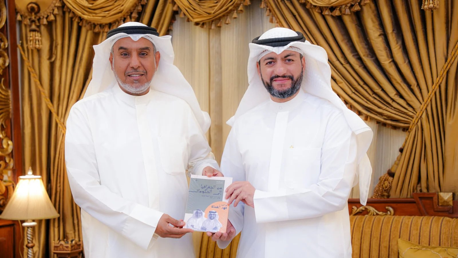 صورة من الألبوم كتاب من الجغرافيا إلى الحكومات - للسيد فهد الشعلة 