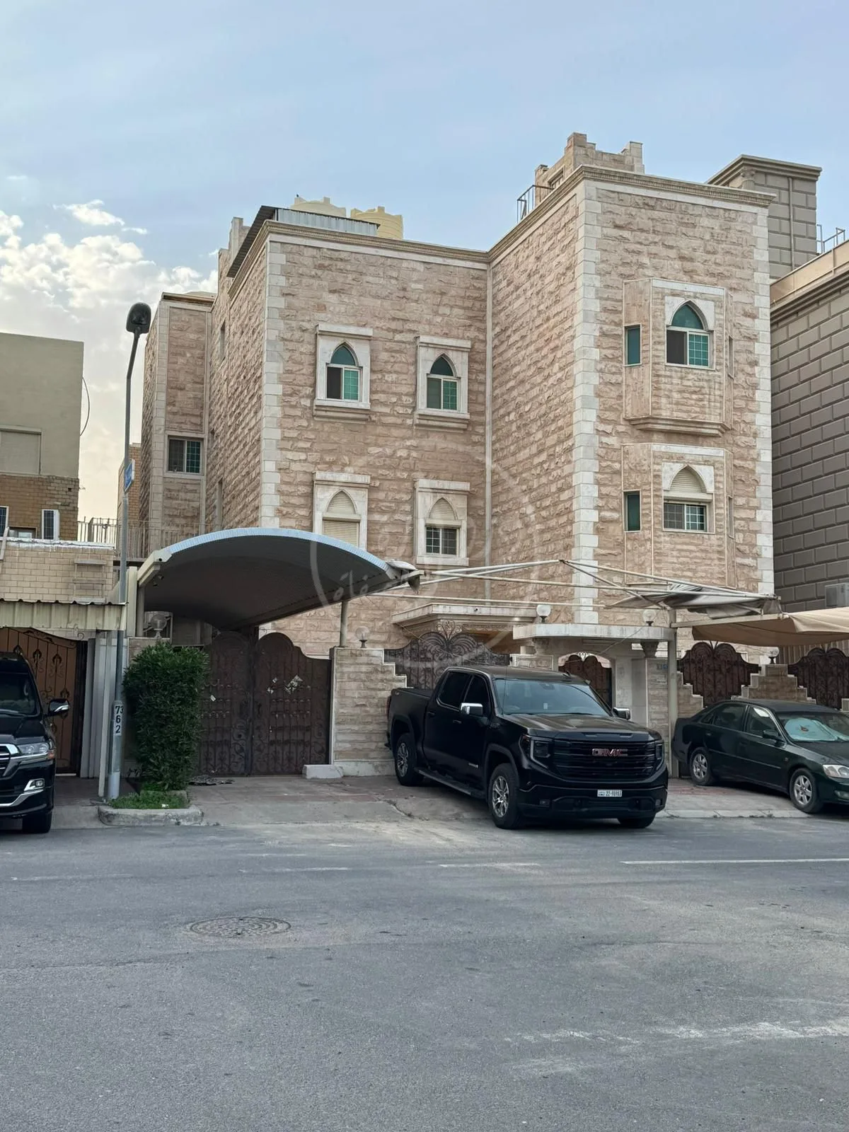 للبيع بيت في القرين
