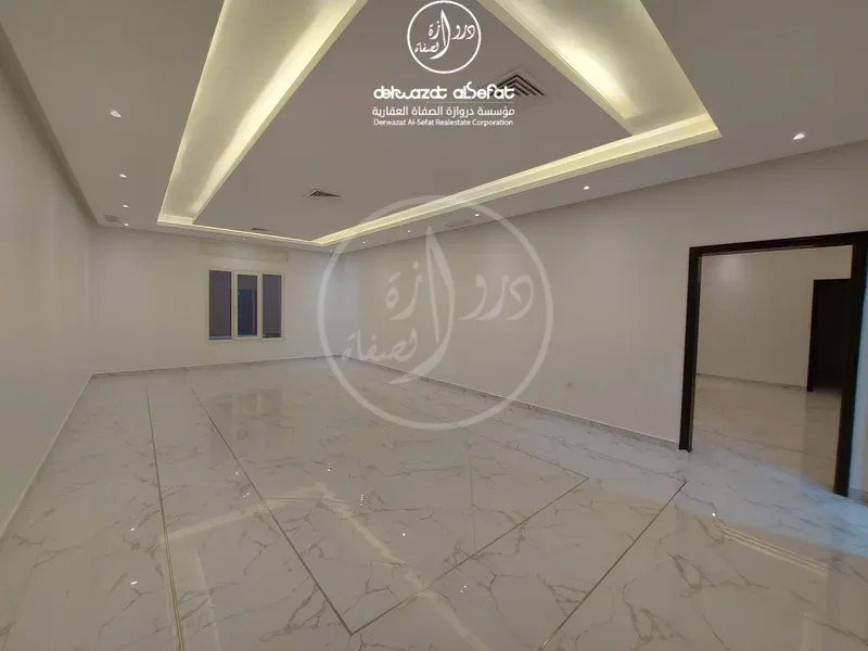 للايجار شقة دور اول للايجار في مشرف قطعة 6