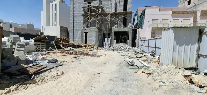 للبيع ارض مميزه صباح الاحمد البحرية قريبه من الخدمات علي طريق 278