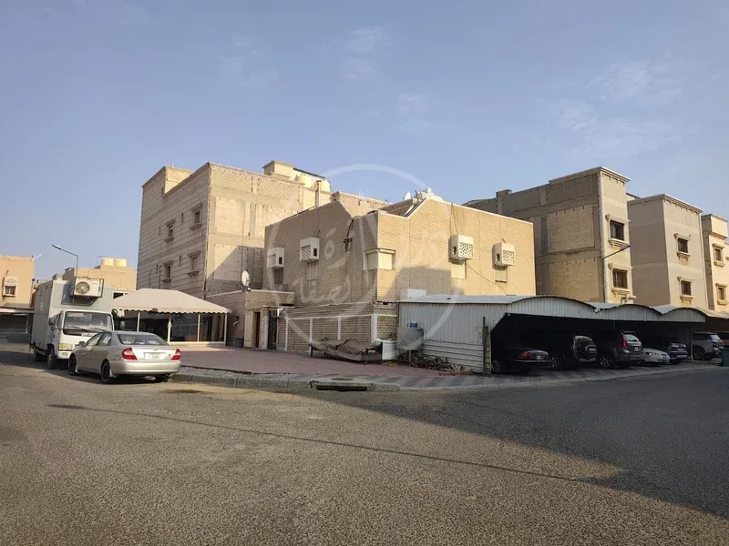 للبيع بيت حكومة في العدان قطعة 4