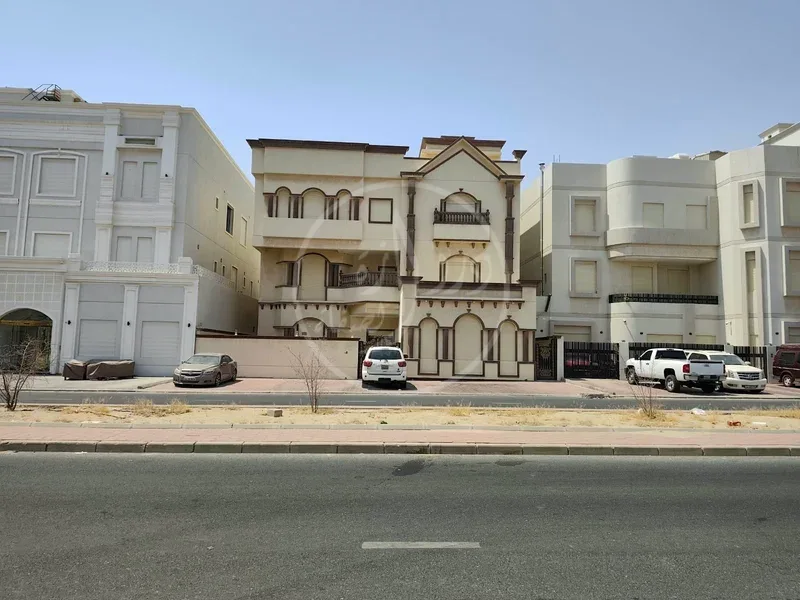 بيت للبيع في صباح الاحمد