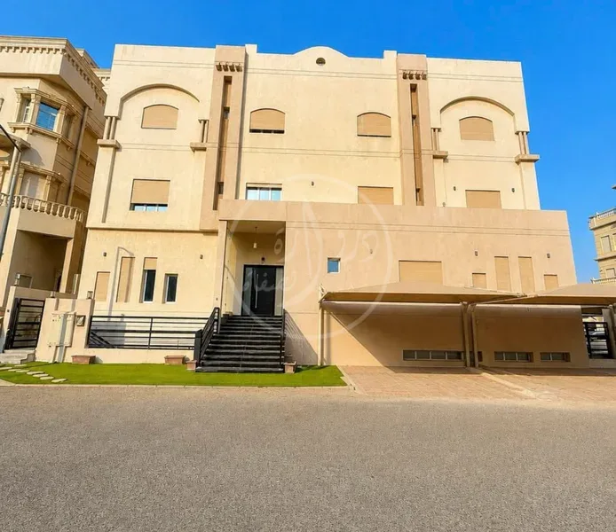 للبيع بيت في الصديق قطعة 7