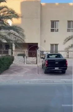 للبيع بيت في الزهراء قطعة 6