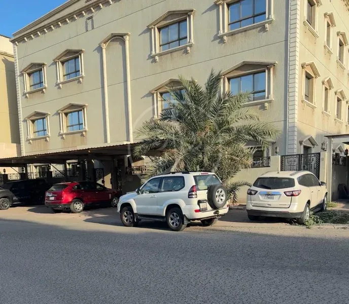للبيع فيلا استثماري في سلوي قطعه ١٠