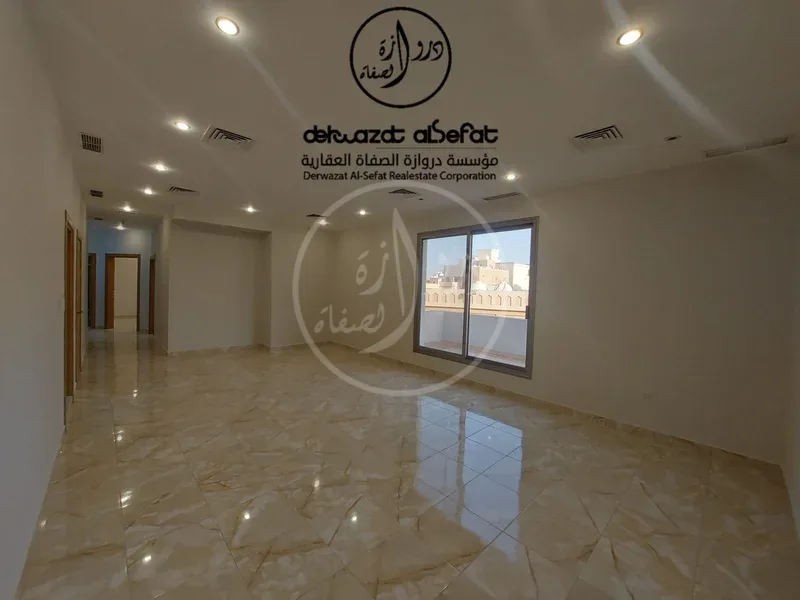 شقة الدور الاول مع بلكونة للايجار في الجابرية قطعة 9