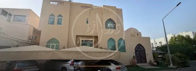 للبيع بيت في للبيع بيت في مشرف قطعة 5قطعة 5