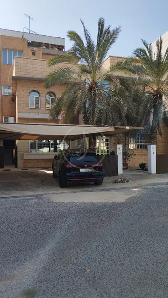 للبيع بيت قديم في بيان قطعة 5