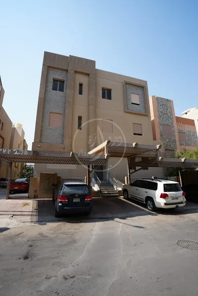 للبيع فيلا استثمار في ابوفطيرة ق 6