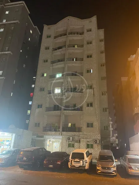 عمارة للبيع في الفروانية قطعة 2